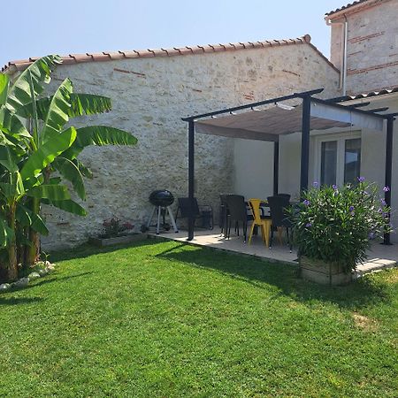 Вилла Le Domaine Vesque Saint-Pierre-de-Clairac Экстерьер фото